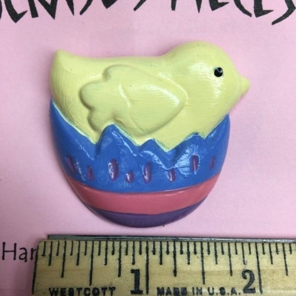 Easter Chick Pin Brooch Egg Pink Blue Purple Yellow - Picture 2 of 2